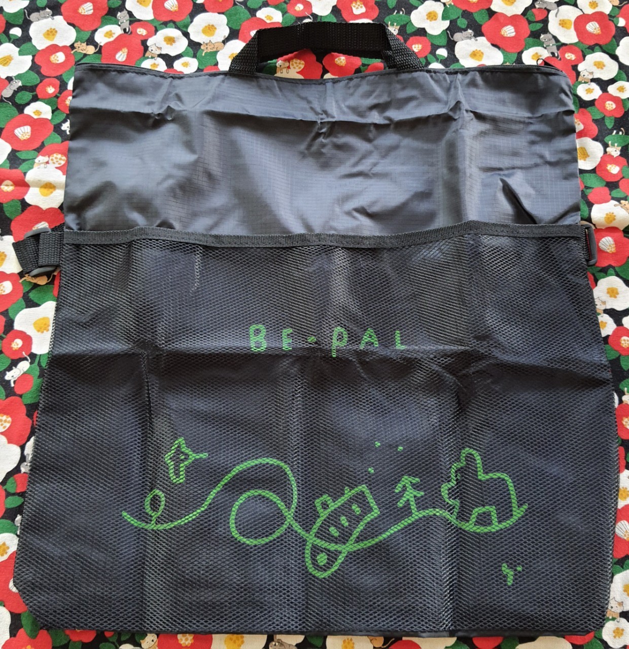 BE-PAL BIG Sacoche & Multi-Tote bag กระเป๋าผ้า จากญี่ปุ่น สวยมากค่ะ มีสายยาวปรับได้ มีซิป แข็งแรง พับเก็บได้ พกพา สะดวก ใส่ของจุ Size : 39 x 40 cm