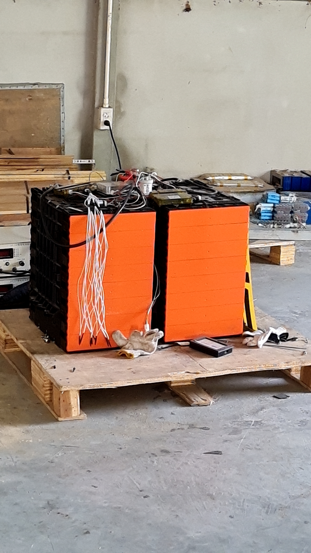 แบตเตอรี่โฟลคลิฟไฟฟ้า แฮนลิฟท์ไฟฟ้า สำหรับปล่อยเช่า ราคาต่ำกว่าแบตแห้ง traction