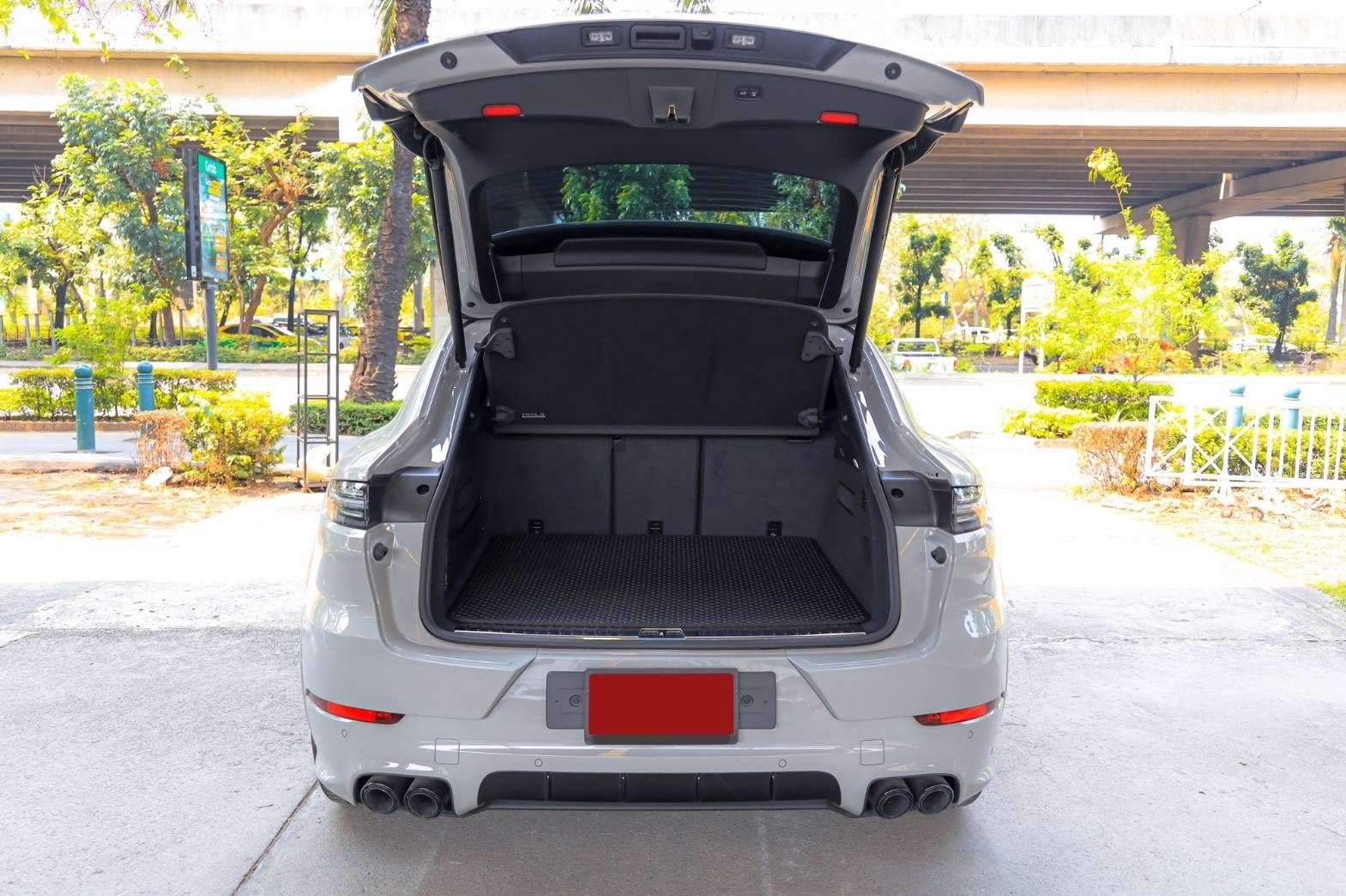 Porsche Cayenne Coupe Hybrid ปี 2022