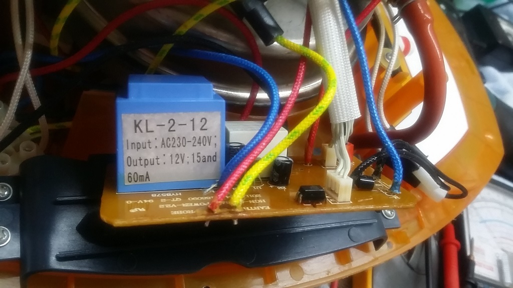 ซ่อมเตารีดไอน้ำ ยี่ห้อ @Home รุ่น HO0164 อาการหน้าเตาไม่ร้อนเครื่องไม่ทำงาน