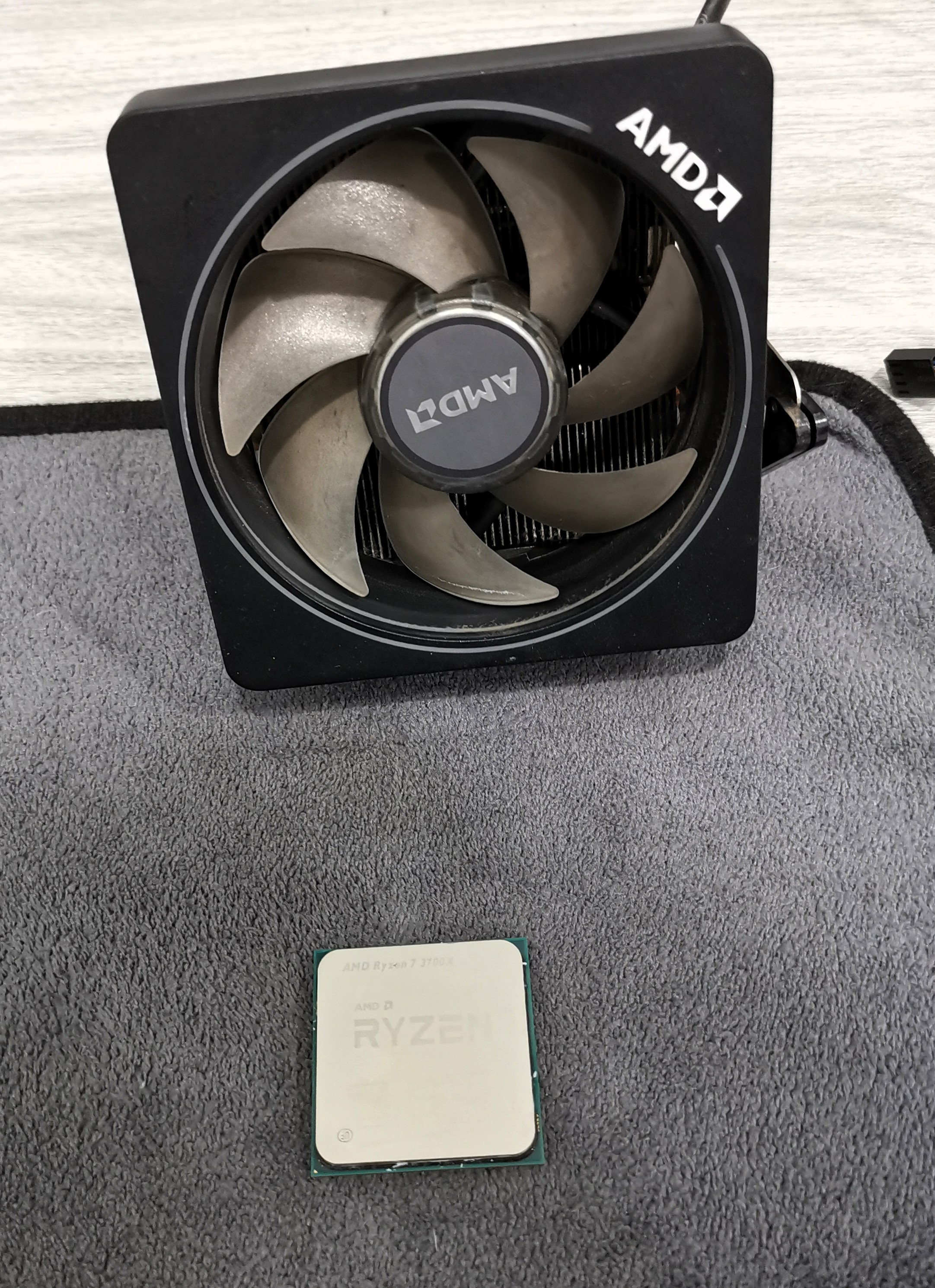 CPU AMD RYZEN 7 3700X