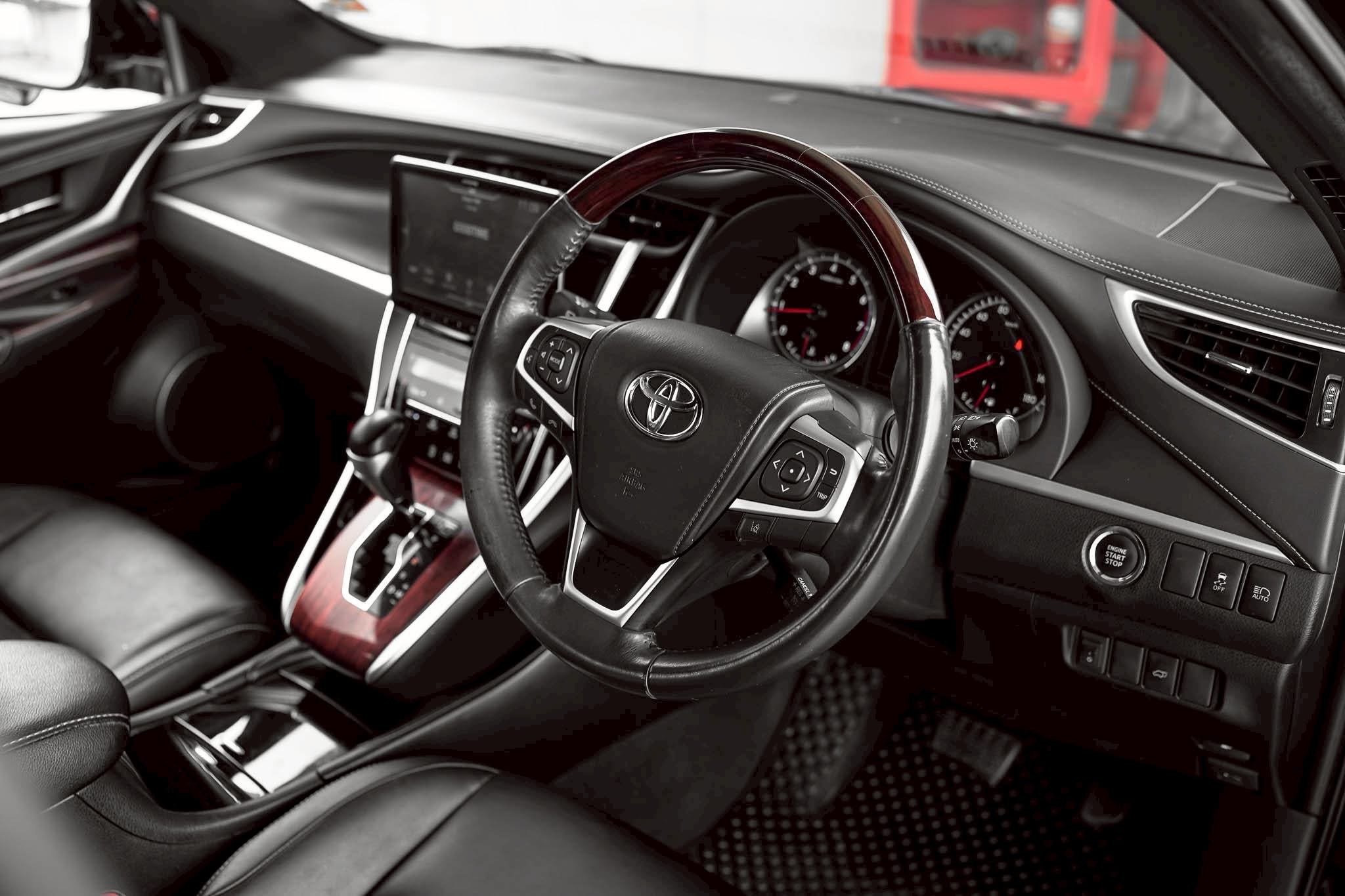Toyota Harrier 2.0L Premium ปี 2014