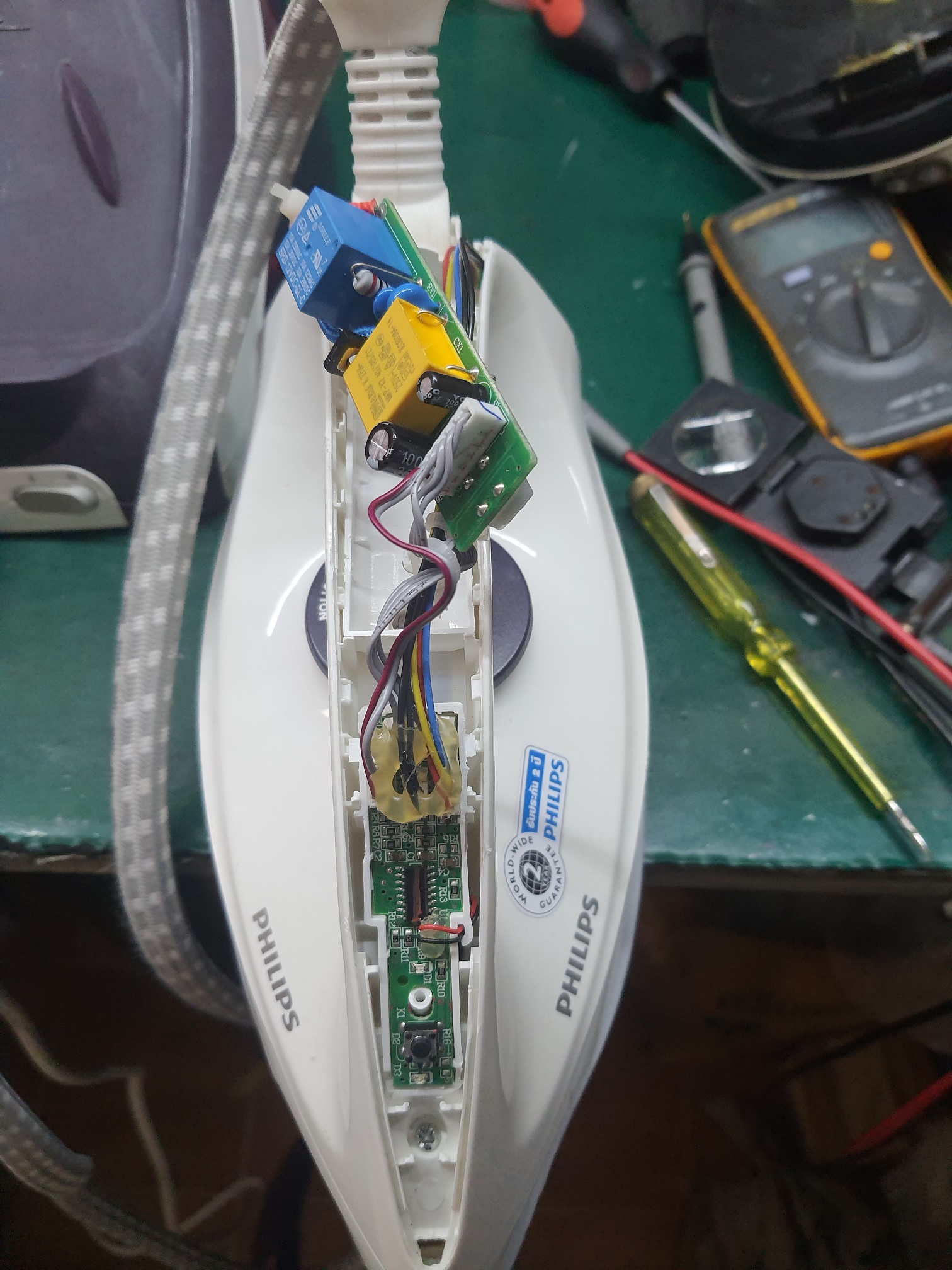 ซ่อมเตารีดไอน้ำ ยี่ห้อ PHILIPS รุ่น HI-5914 อาการเครื่องเปิดติดแต่ไม่ร้อน