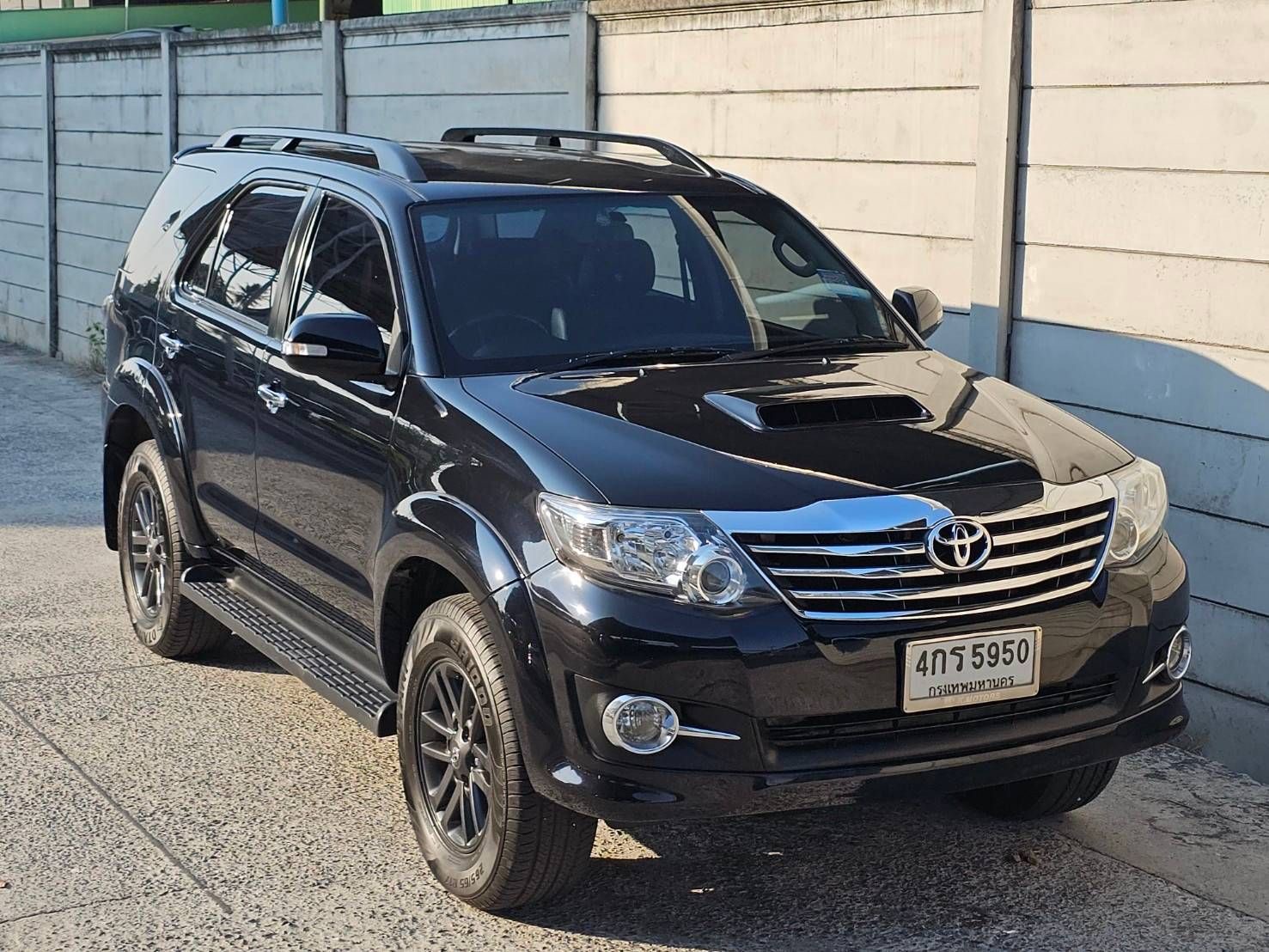 Toyota Fortuner 3.0V ปี 2015