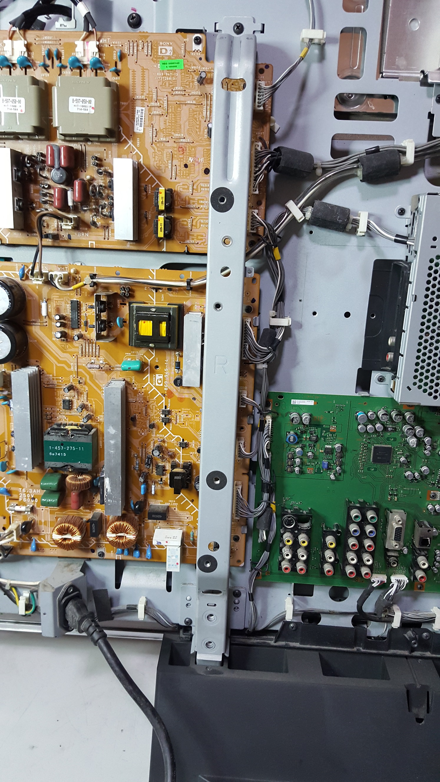 ซ่อมโทรทัศน์ LCD-TV ยี่ห้อ SONY รุ่น KLV-46X250A อาการมีเสียไม่มีภาพ