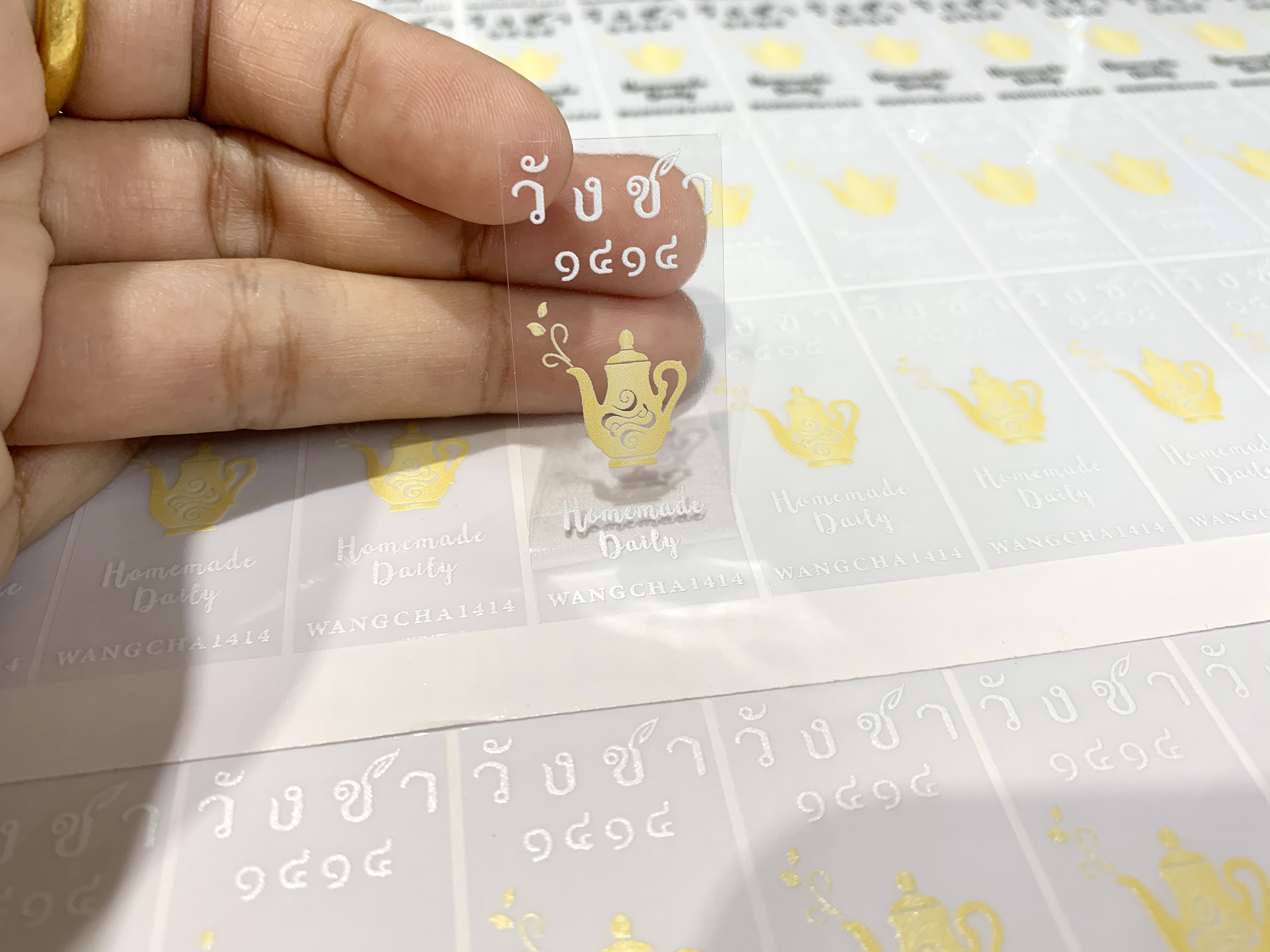 สติ๊กเกอร์ใสรองพื้นหมึกขาว หมึกขาว พิมพ์หมึกขาว