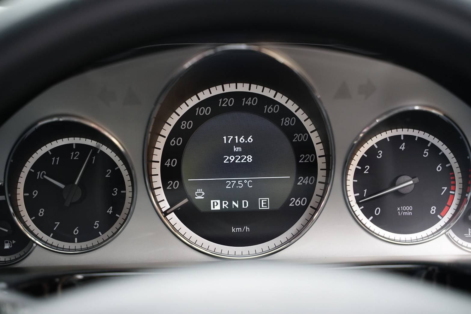 Mercedes Benz E200 CGI Avantgarde ปี 2010 จด 2011