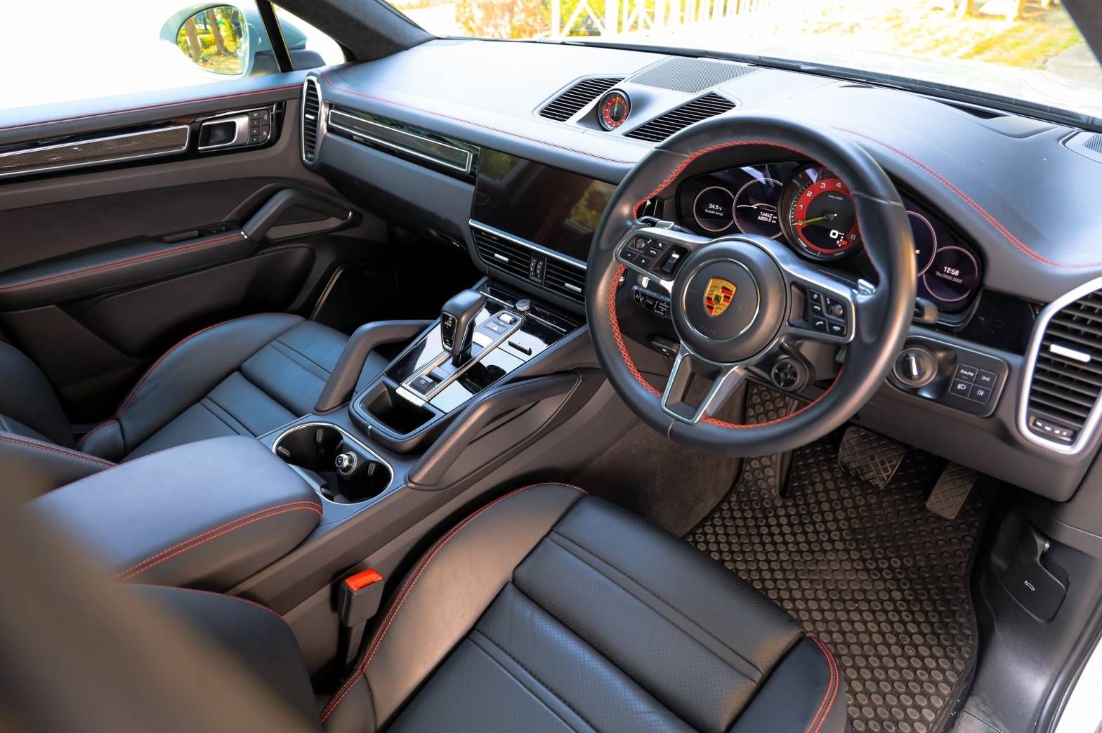 Porsche Cayenne Coupe Hybrid ปี 2022