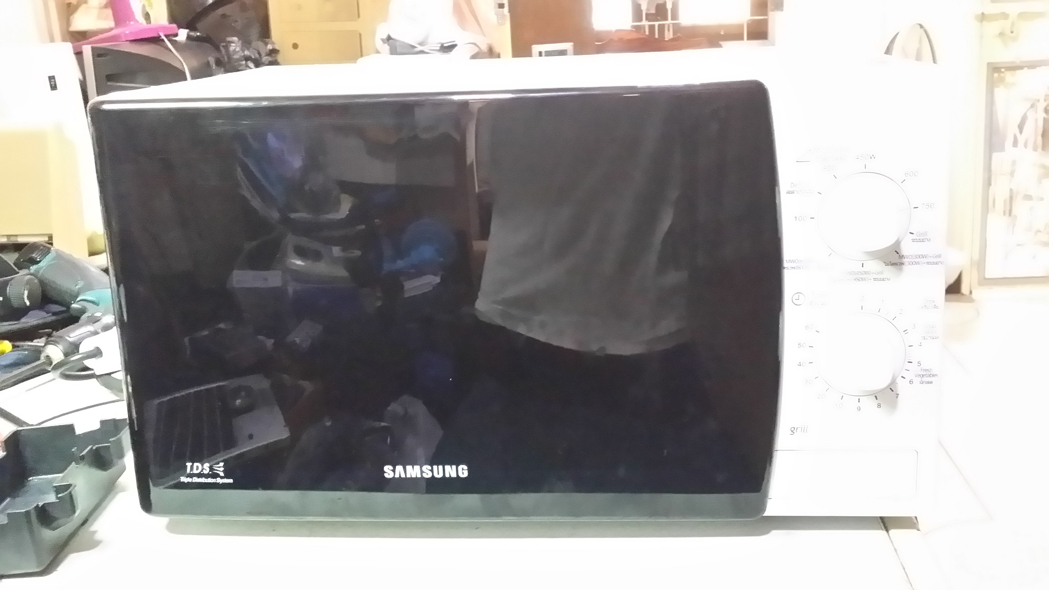 ซ่อมไมโครเวฟ ยี่ห้อ SAMSUNG รุ่น GE711K อาการไฟเข้าแต่ไม่ร้อน