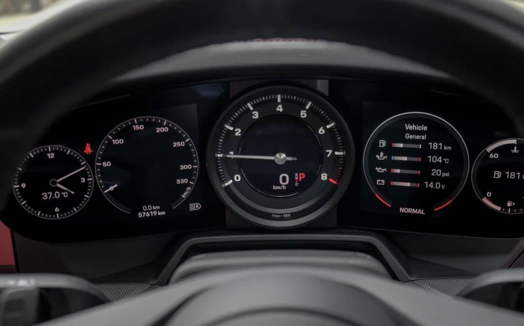 Porsche Carrera 992 ปี 2022