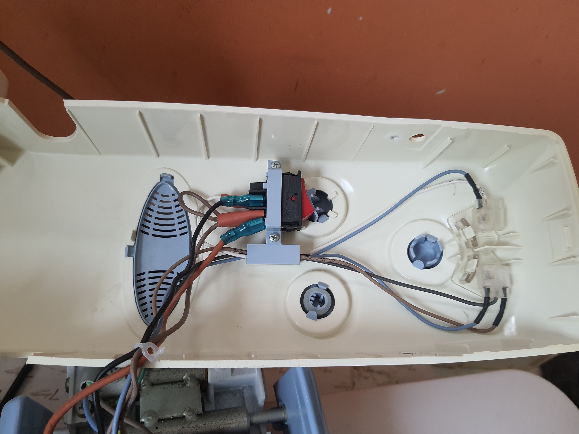 ซ่อมเครื่องรีดผ้าเพื่อสุขภาพ ยี่ห้อ ELVIRA รุ่น Press P1 อาการหน้าเตารีดไม่ร้อน