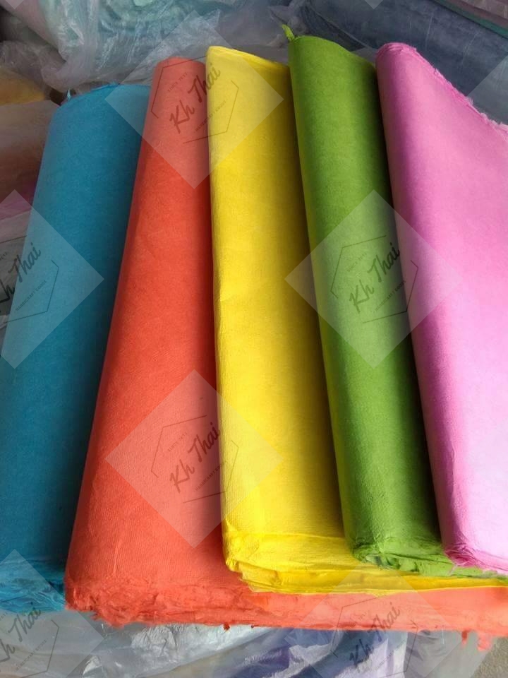 กระดาษสา บาง แบบเรียบ งานทำมือ ขายเป็นปึก 1 ปึก ต่อ1 สี 50 แผ่น แผ่นละ 5บ . เลือกสีทักไลน์