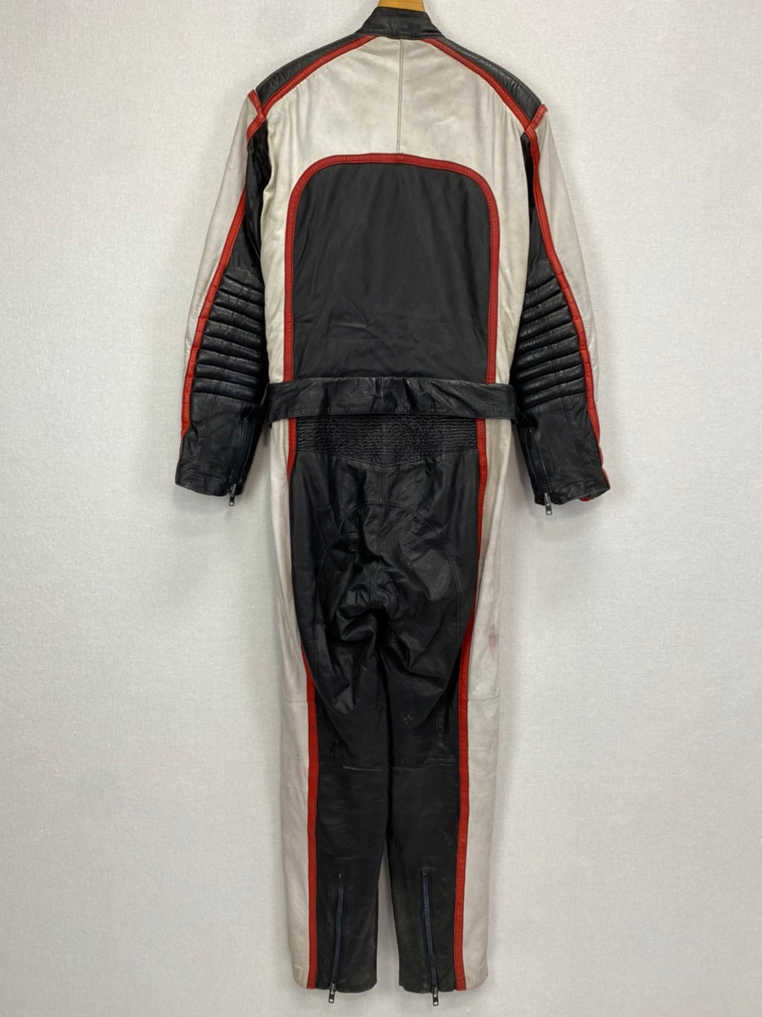 ประเภททรงชุด : Racing suit RCSS 022 (ชุดเลื้อ+กางเกง) : ยี้ห้อ....ไม่มีชื่อ