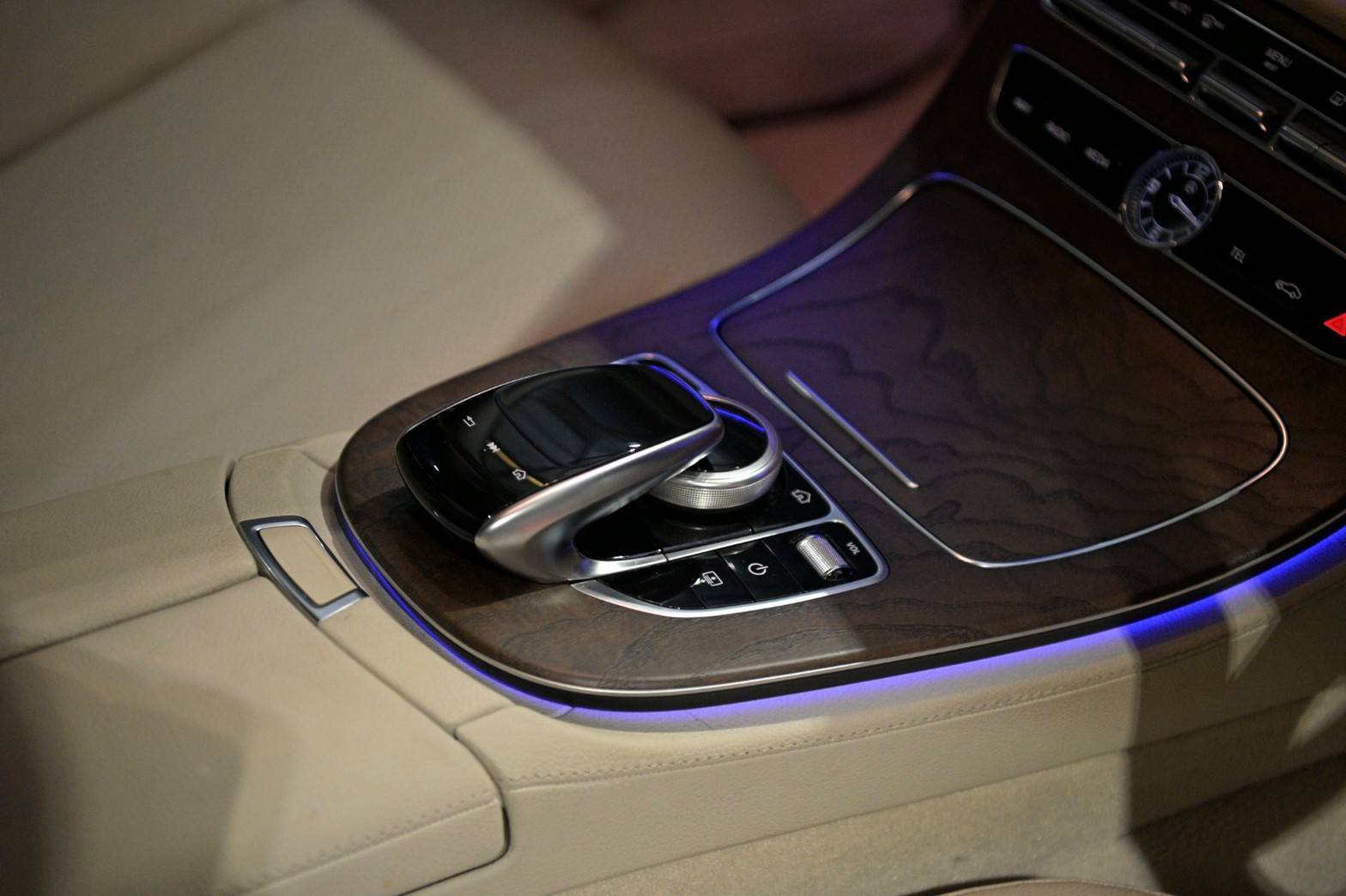 Mercedes-Benz E350e Exclusive ปี 2018