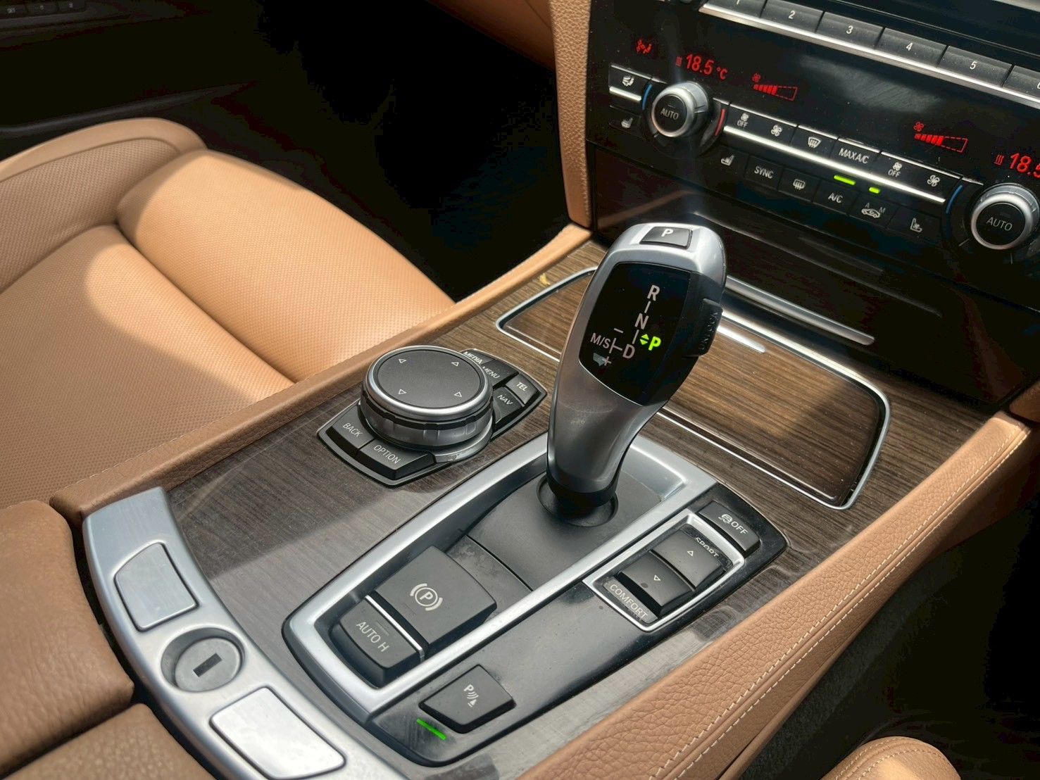 BMW 730Ld 3.0 F02 Sedan รถปี 2014 จดทะเบียน 2015