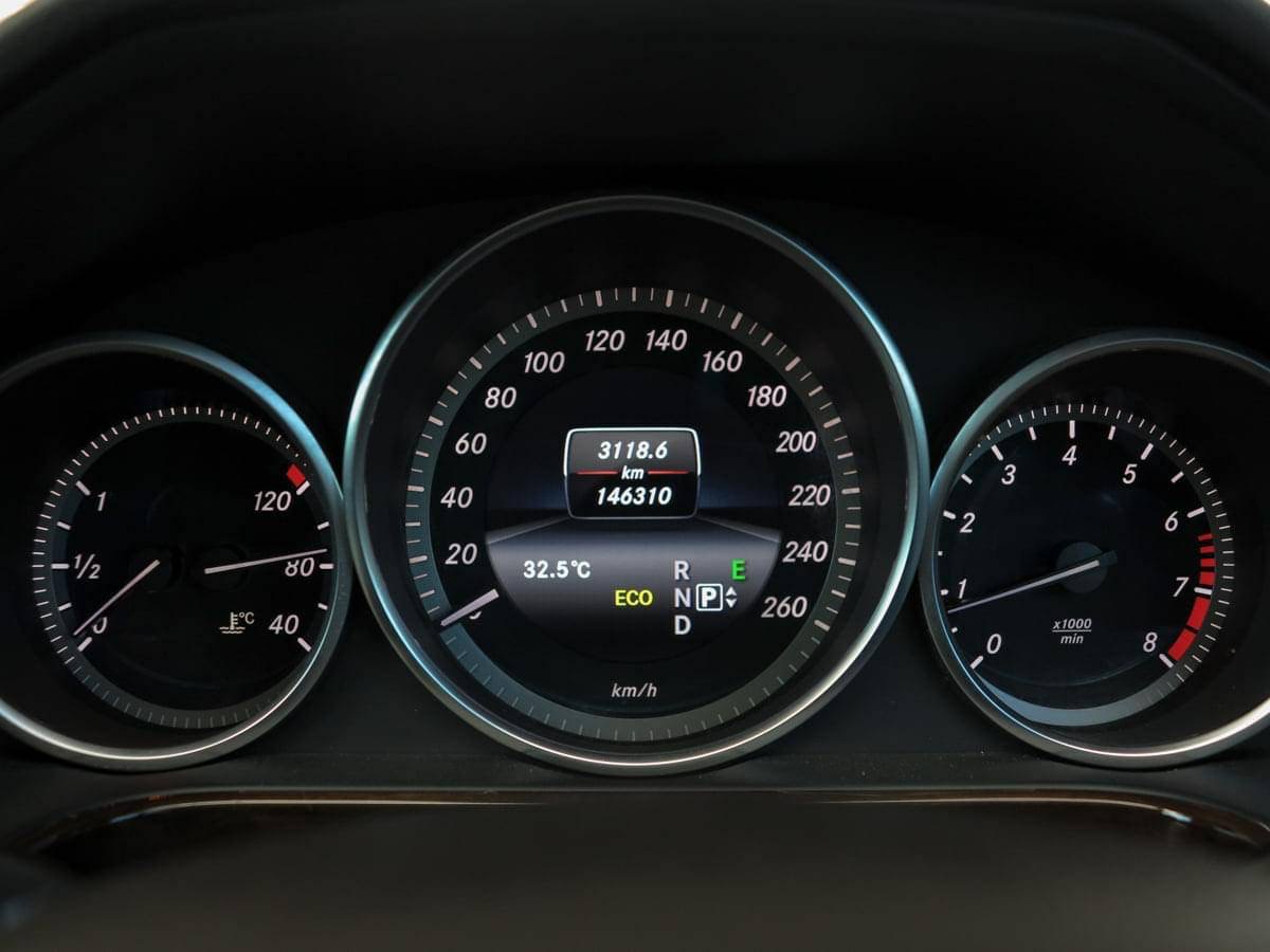 Mercedes Benz E200 CGI 2.0 Executive Facelift ปี 2013