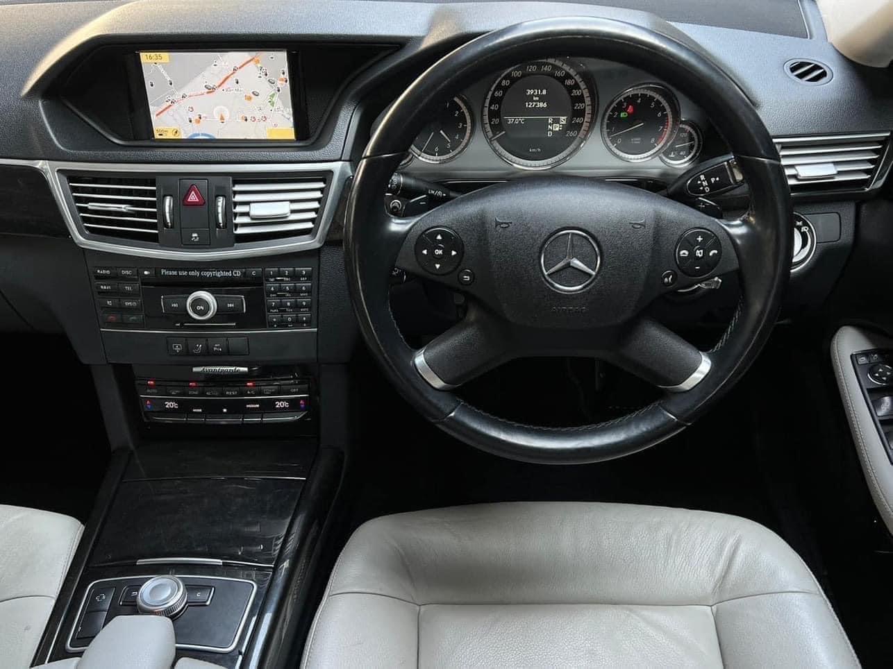Mercedes Benz E300 ปี2011