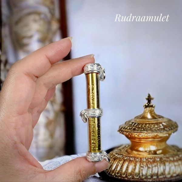 ตะกรุดปั๊มจีวรหัวใจเศรษฐี รุ่นแรก 77 แผ่นยันต์ทองฝาบาตร (หลวงปู่มหาศิลา สิริจันโท)