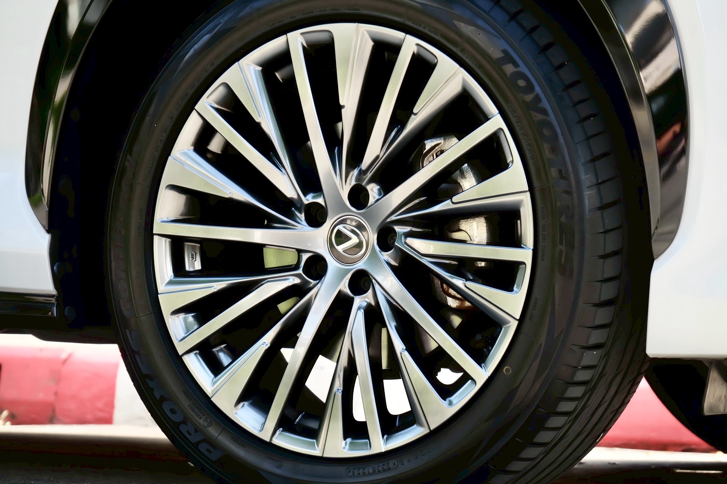 Lexus RZ450e Premium ปี 2024