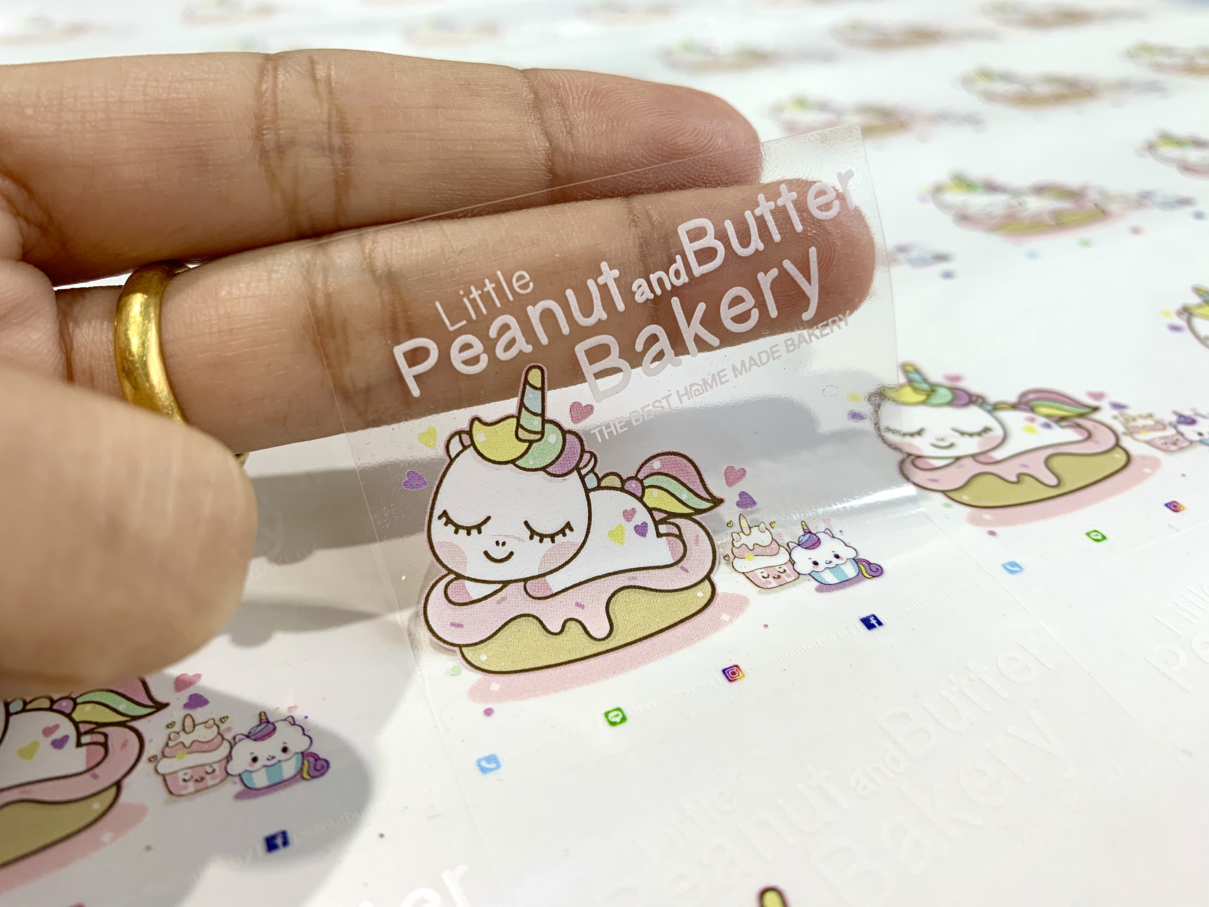 สติ๊กเกอร์ใสรองพื้นหมึกขาว หมึกขาว พิมพ์หมึกขาว