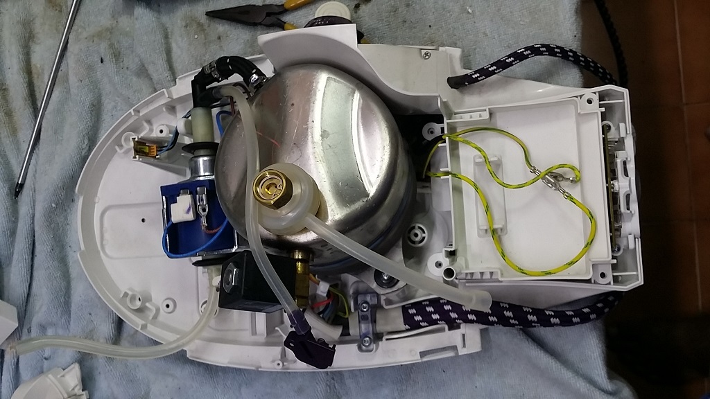 ซ่อมเตารีดไอน้ำ ยี่ห้อ PHILIPS รุ่น GC9240 อาการไอน้ำไม่ออก