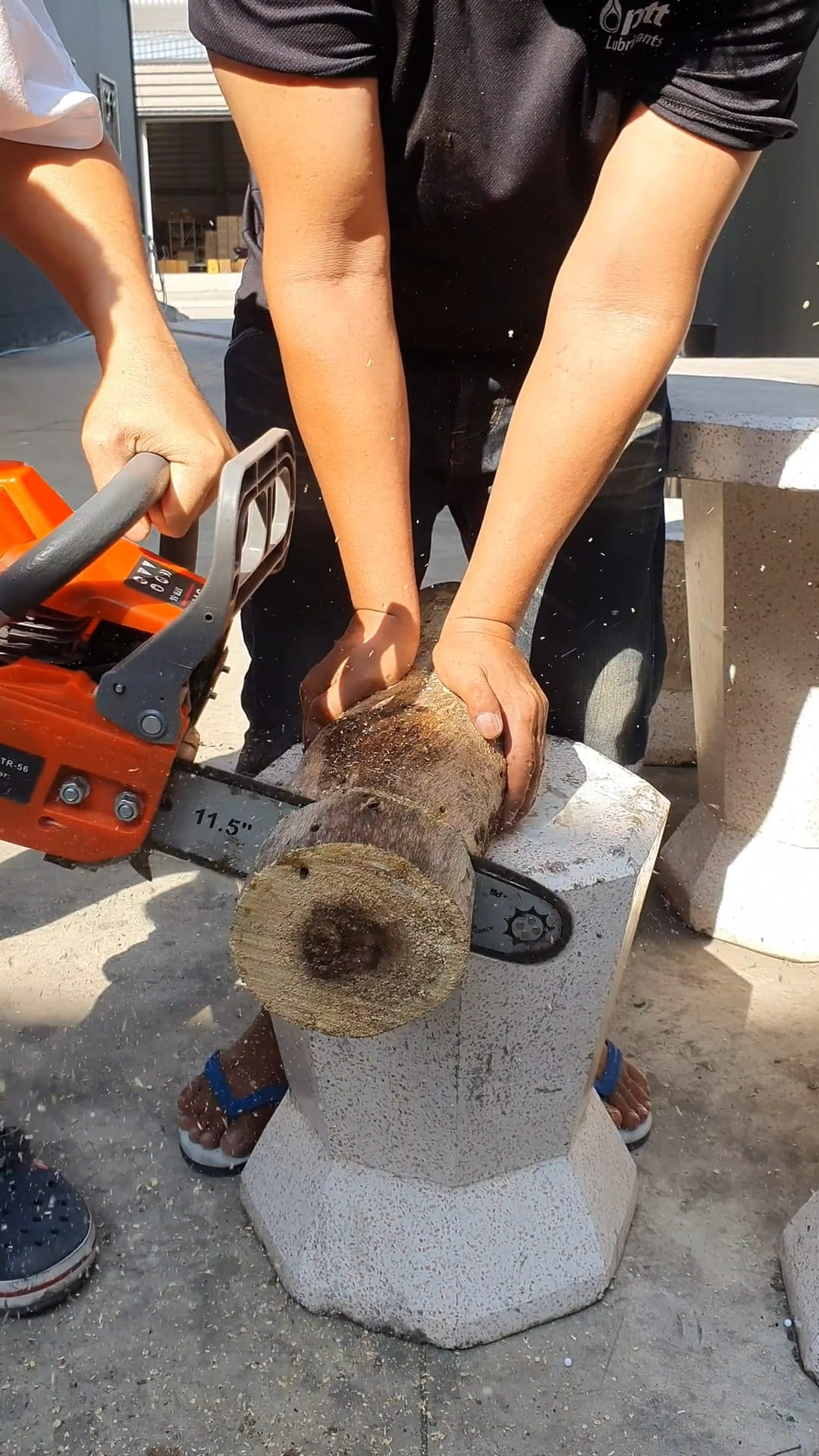 เลื่อยยนต์ STR 2 จังหวะ รุ่น 2 เเหวน 2 ท่อไอเสีย บาร์ 2 อัน โซ่ 3 เส้น