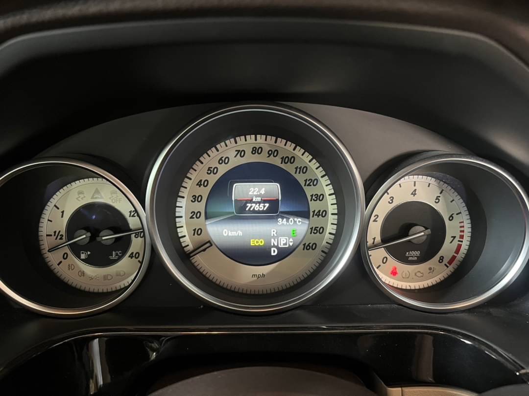 Mercedes Benz E200 Saloon MinorChange ปี 2014