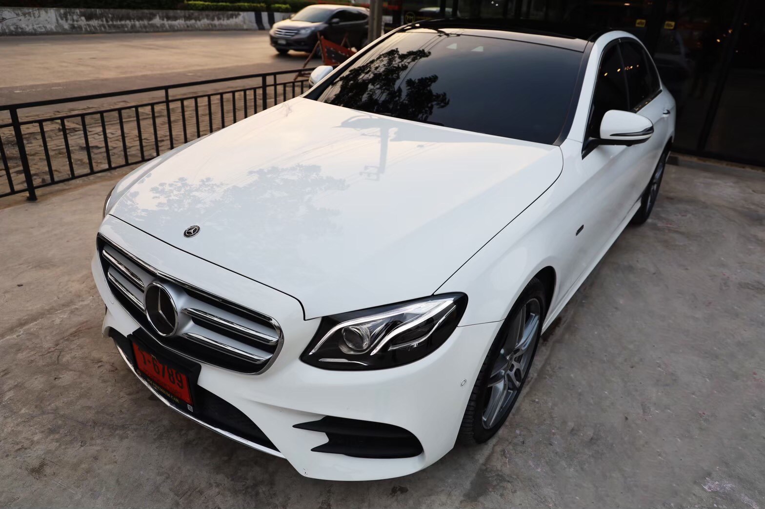Mercedes-Benz E300e AMG Dynamic ป้ายแดง ปี 2021
