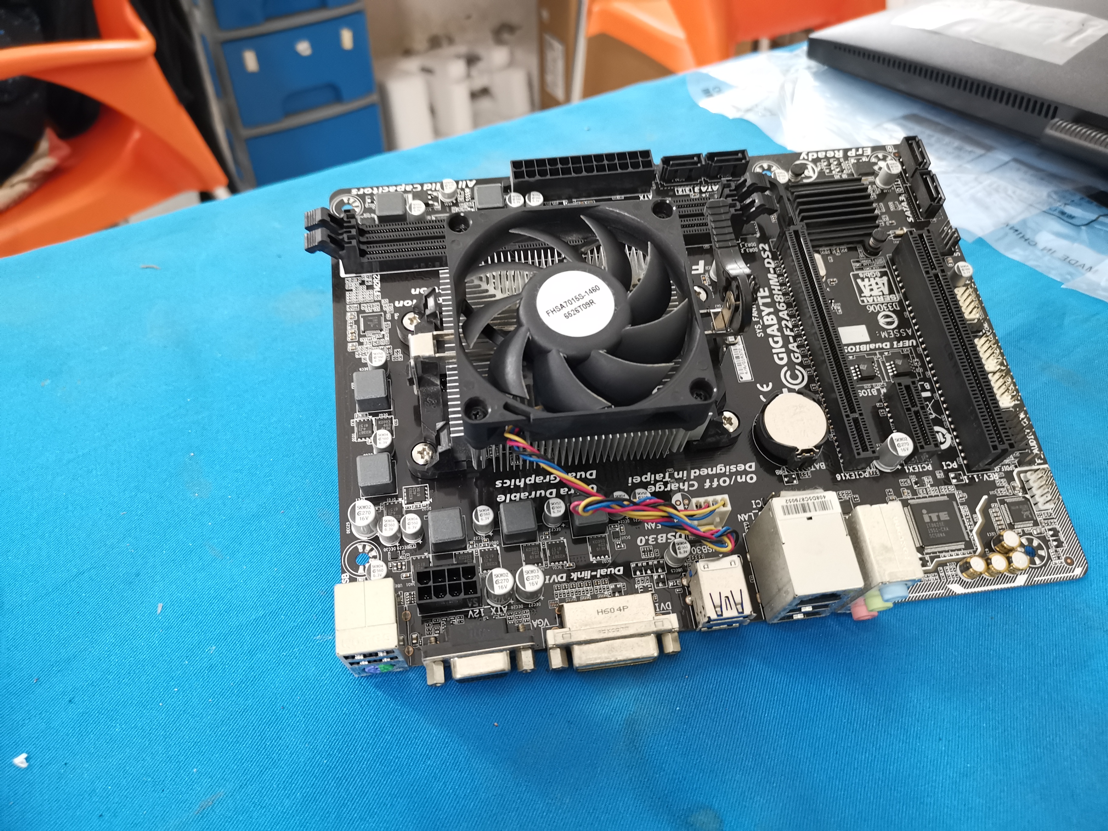 บอร์ด GA-F2A68HM-DS2 มัดรวม ซีพียู A6 7400K พร้อมซิ้ง