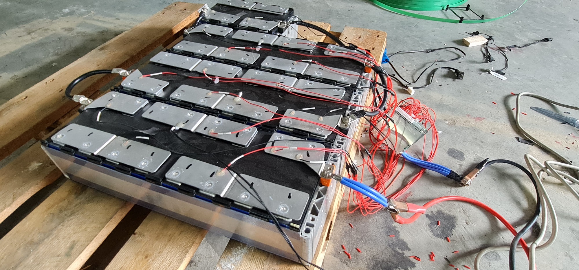 แบตเตอรี่ลิเธียมรับประกอบ ทำตามสั่ง OEM สำหรับระบบโซล่าเซลล์ รถกอล์ฟไฟฟ้า โฟลคลิฟท์ไฟฟ้า รถไฟฟ้า CATL Samsung SDI , LG chem , CALB , Lishen