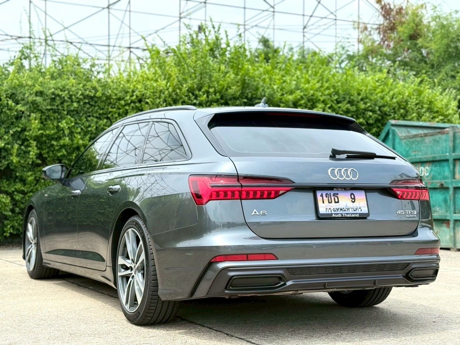 Audi A6 Avant 45 TFSI S-line Black Edition ปี 2020 สีเทา