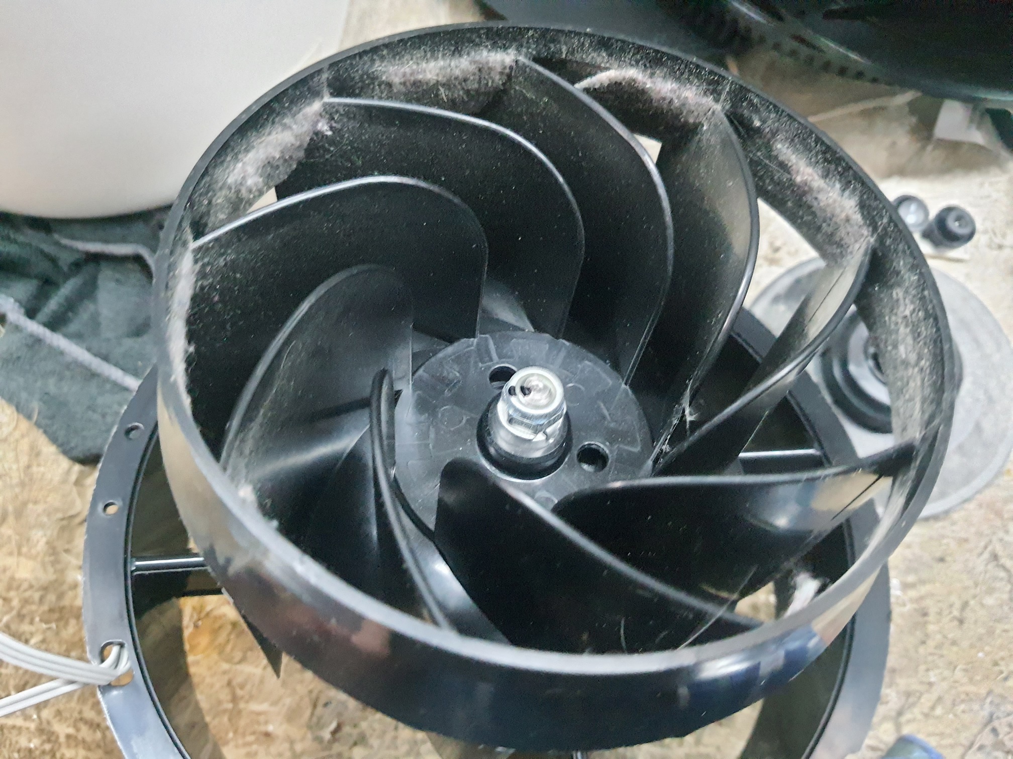 ซ่อมเครื่องฟอกอากาศ ยี่ห้อ PHILIPS รุ่น AC0820 อาการพัดลมมีเสียงดัง