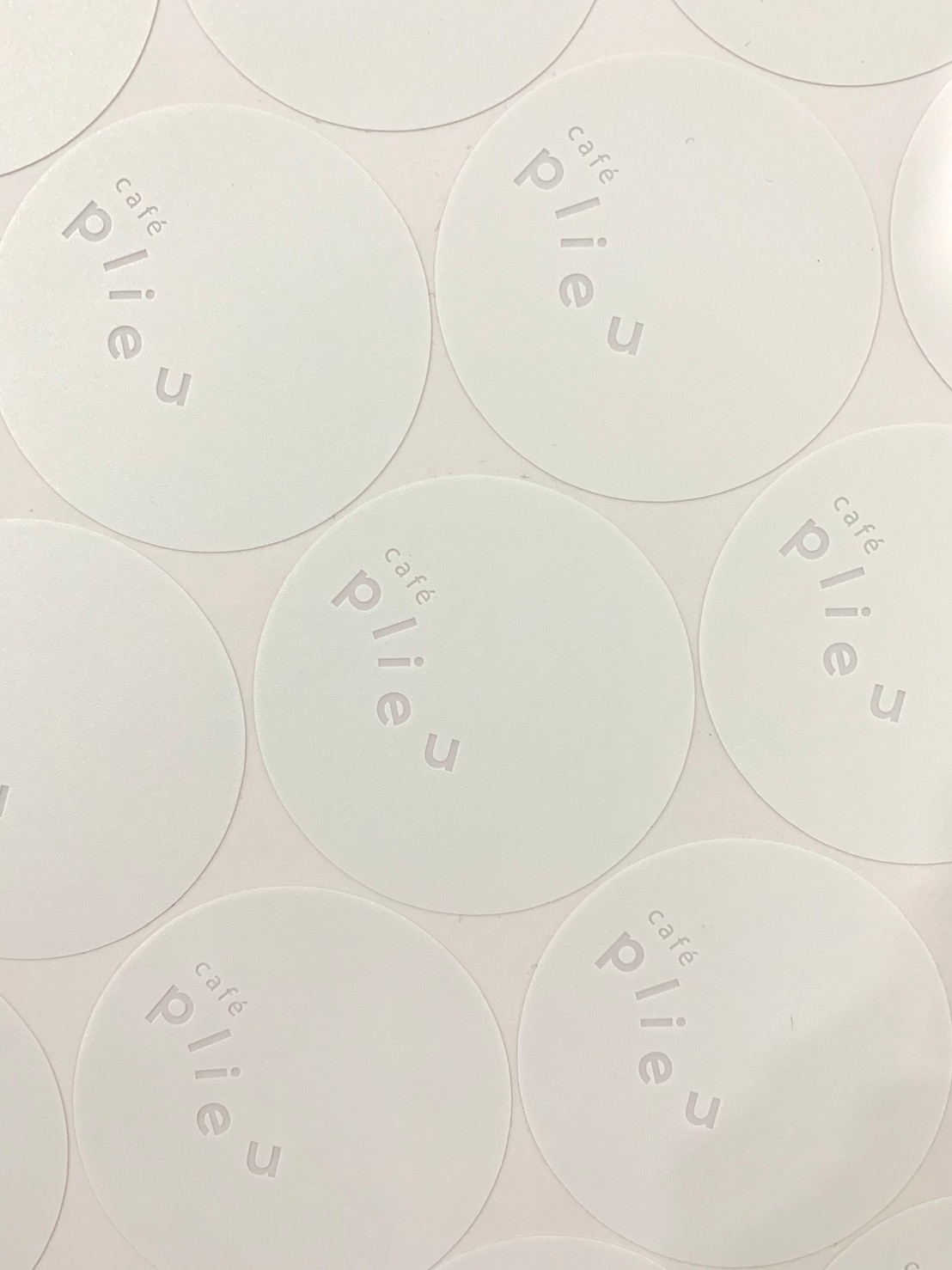 ฉลากสินค้าใสตัวหนังสือขาว สติ๊กเกอร์ใสพิมพ์สีขาว พิมพ์หมึกขาว