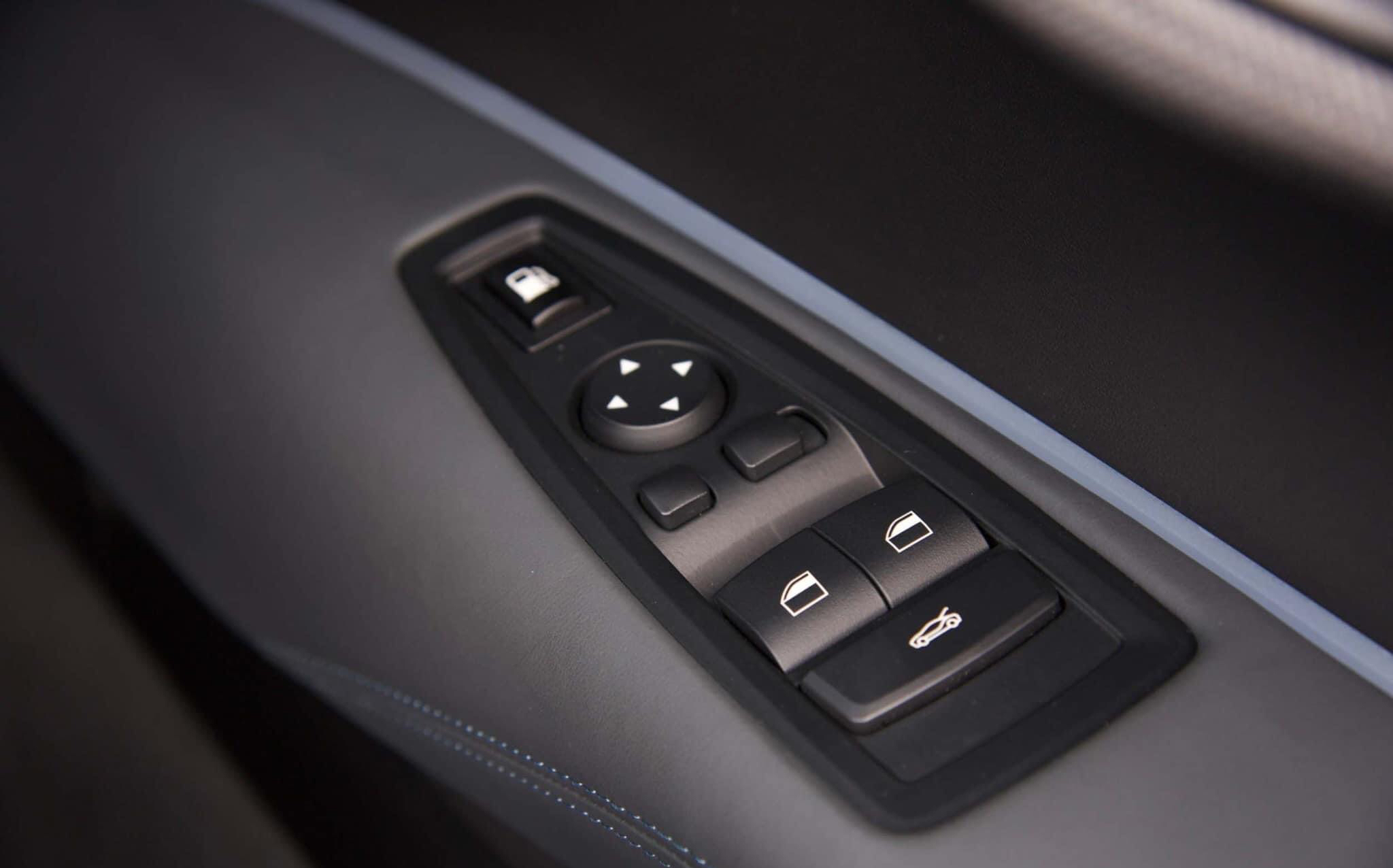 BMW i8 Roadster หลังคาผ้า Soft Top ปี 2020