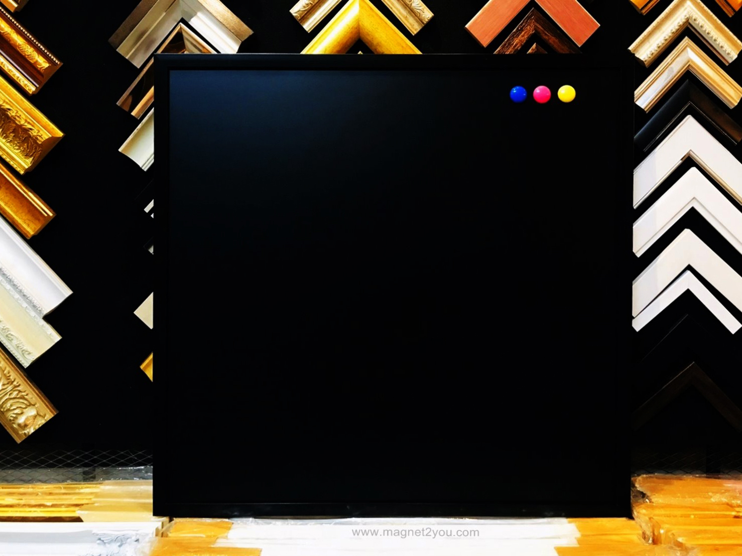 กระดานดำแม่เหล็ก 100x100 ติดผนัง กรอบPS เลือกสีกรอบได้