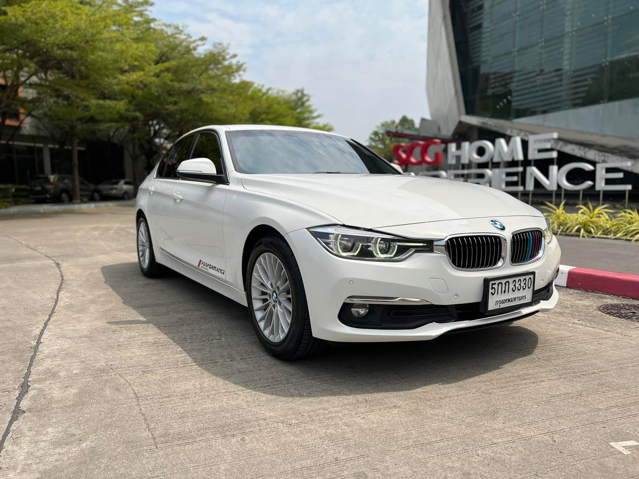 BMW 320d Luxury เครื่องฝาเล็ก ปี 2016