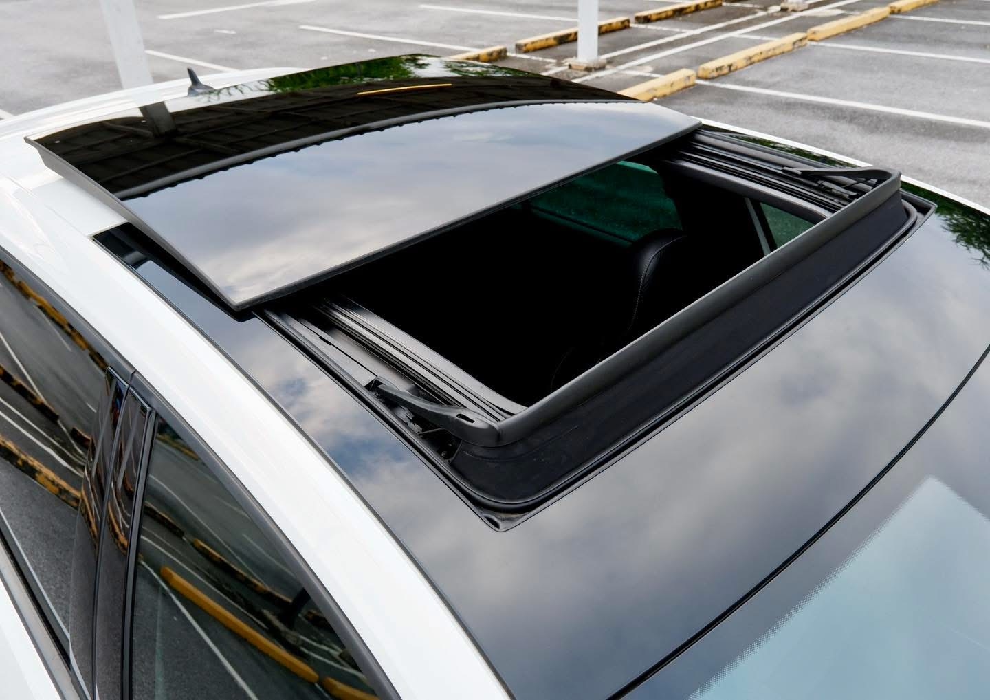 Volkswagen Golf R MK7 2.0 TSI DSG Hatch 5Doors ปี 2015