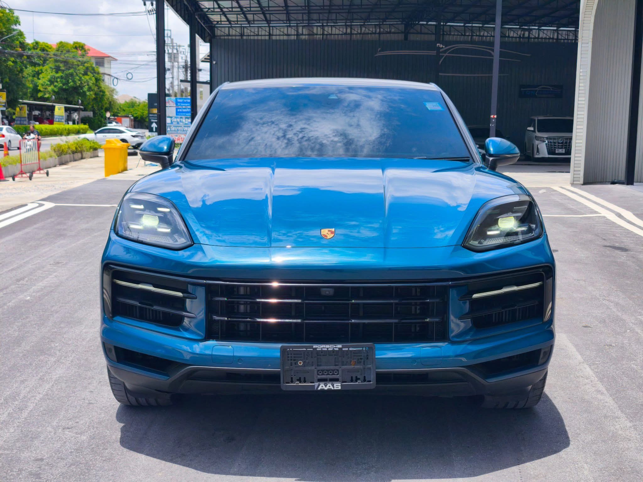 PORSCHE CAYENNE 3.0 HYBRID COUPE MOONLIGHT BLUE ปี 2025