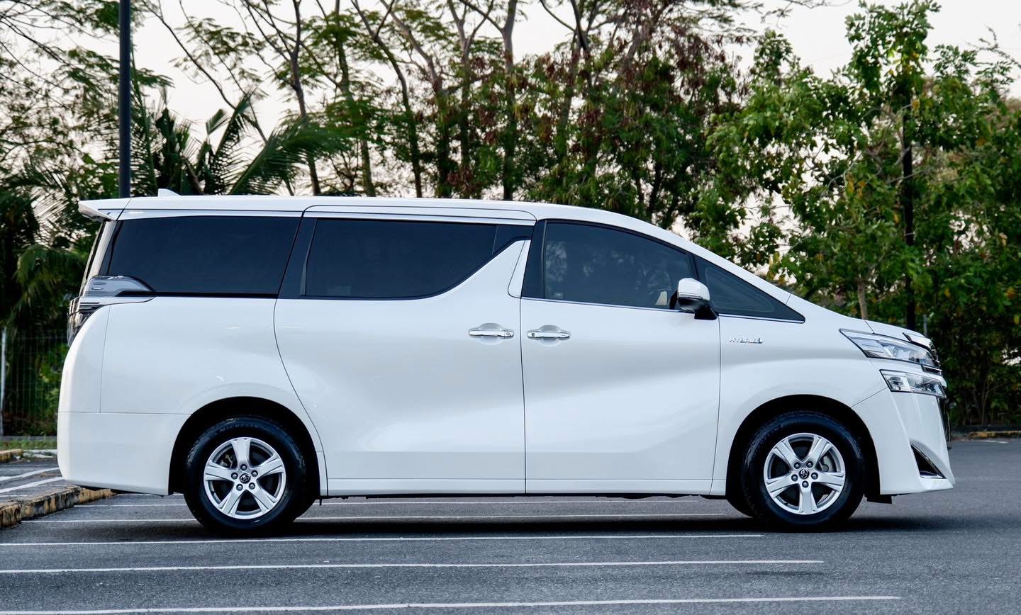Toyota Vellfire Hybrid X 2.5L จดทะเบียนปี 2020