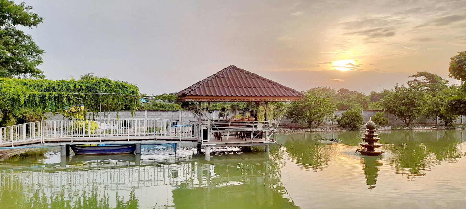 ขาย บ้านเดี่ยวหลังใหญ่ ฟื้นที่ทั้งหมด 3.5 ไร่ มีรั้วปูนล้อมรอบทั้งหมด ( บ้านโป่ง ราชบุรี 35 นาทีถึงกรุงเทพ )