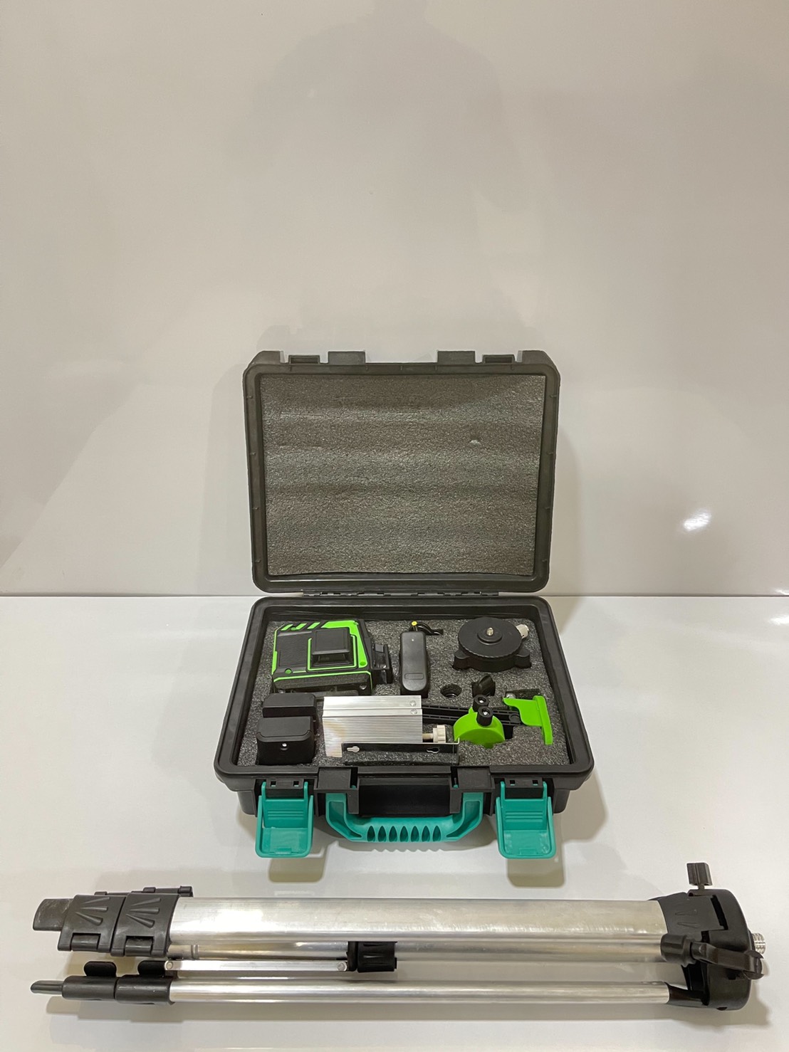 เลเซอร์วัดระดับแสงเขียว 12 เส้น ยี่ห้อ Onsen แบต 2 ก้อน