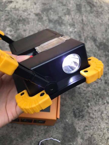 ไฟฉายสปอตไลท์แบบพกพา