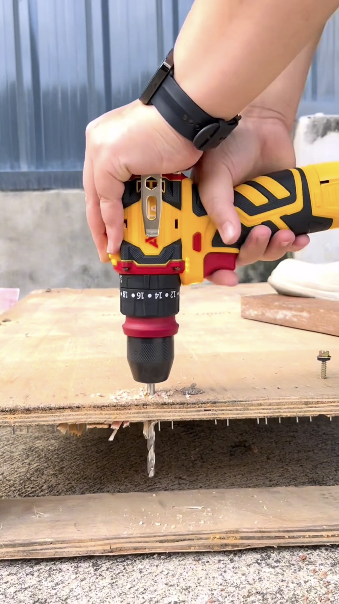 สว่านไขควงกระแทกไร้สาย 5in1 ยี่ห้อ AKITA รุ่น AK-SCDB-16.8V