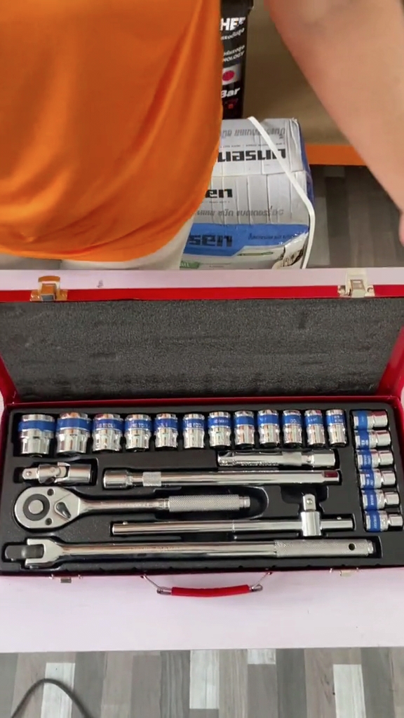 ชุดบล็อก ยี่ห้อ Euro King tool 4 หุน 24 ชิ้น ลูกบล็อก 6 เหลี่ยม