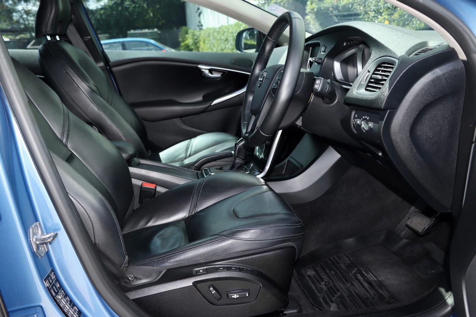 VOLVO V40 2.0 T4 ปี2017
