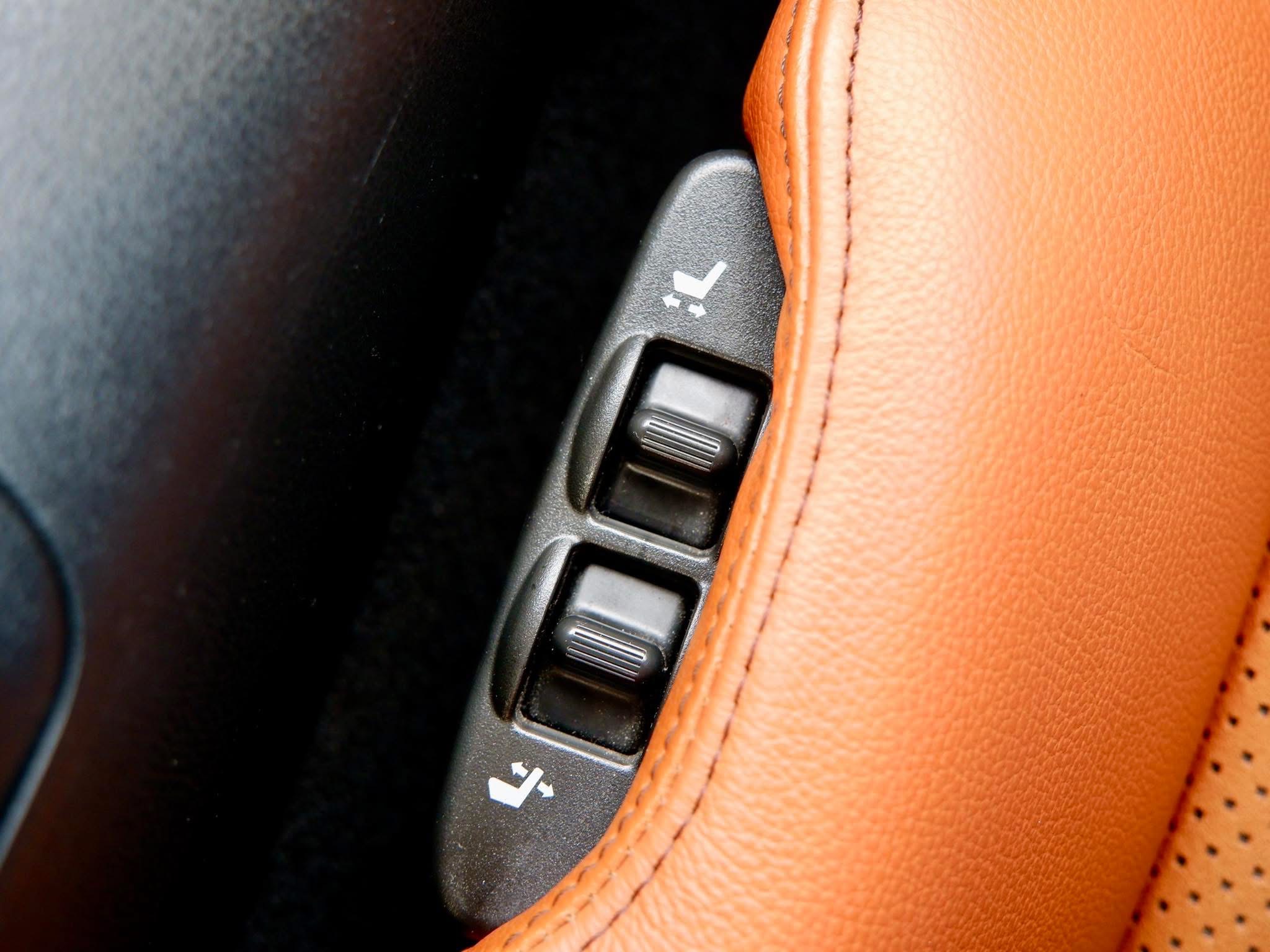 Nissan Fairlady 370Z ST Version จดทะเบียนปี 2011