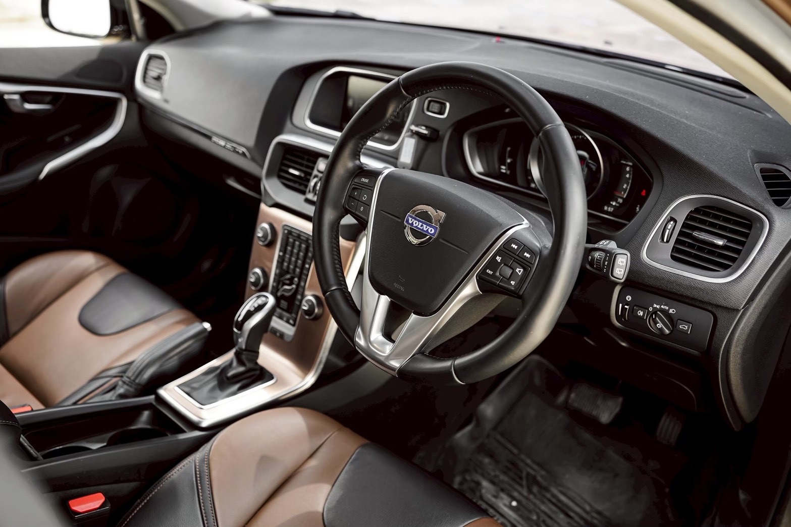 Volvo V40 Cross Country 2.0 T5 ปี 2014