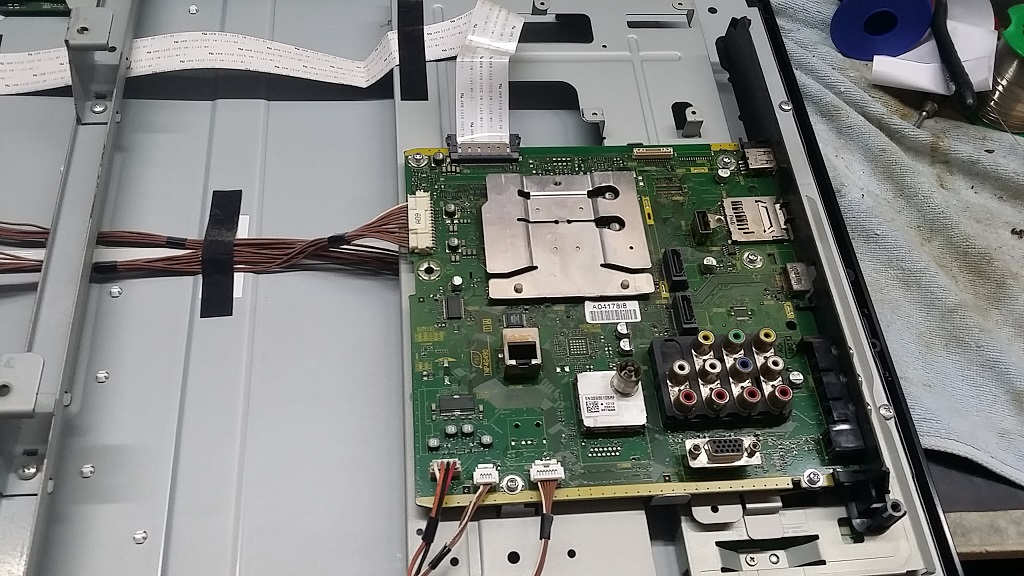 ซ่อมโทรทัศน์ LCD-TV ยี่ห้อ PANASONIC รุ่น TH-L42U30T อาการเปิดไม่ติดแต่ไม่มีภาพ