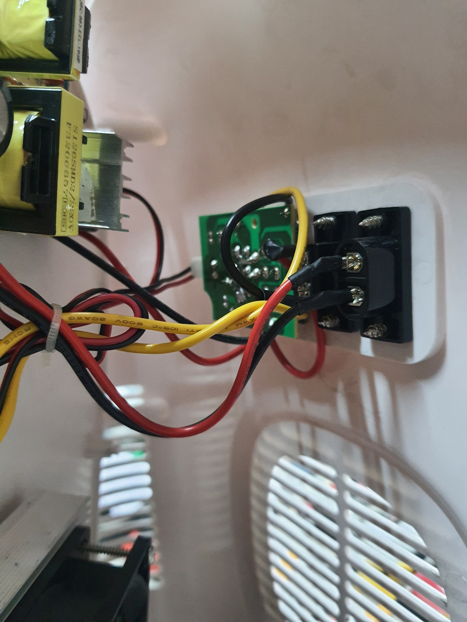 ซ่อมตู้เย็นมินิ ยี่ห้อ Baseus อาการเครื่องไม่ทำความเย็น