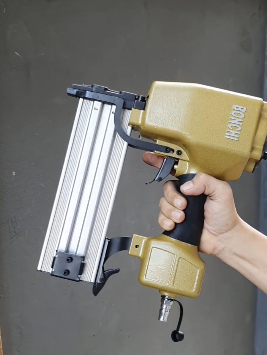 แม็กลม ปืนยิงแม็กลม ยี่ห้อ BONCHI รุ่น ST-64